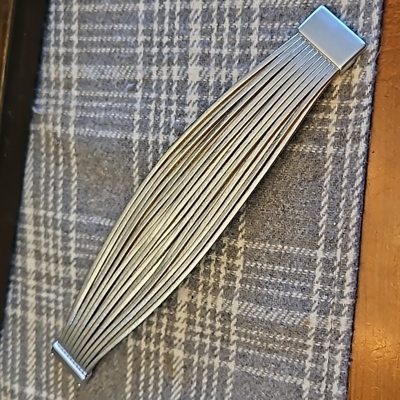 Strappy Silver Metallic Bracelet with Magnetic Closure - Picture 5 of 5